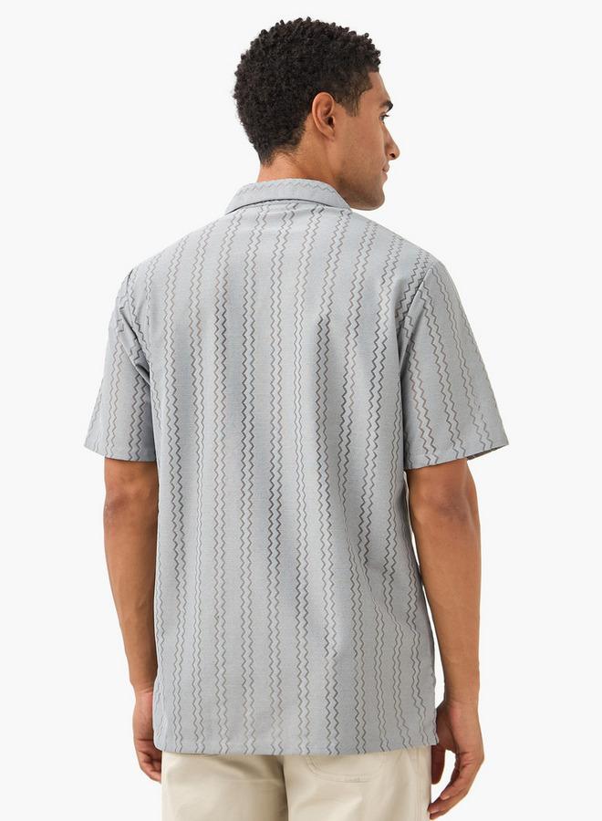 سبلاش فيڤ قميص بقصة عادية بياقة كامب وأكمام قصيرة بنسيج دانتيل - Image 3