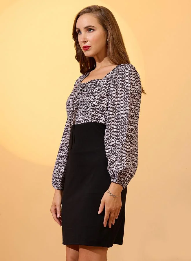 جلو باص فستان قصير بديكون بياقة قلب