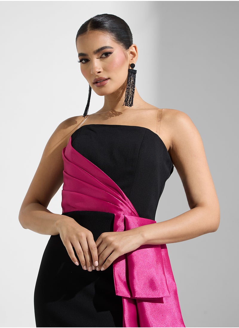 Namshi x Off Shoulder Gown With Contrast Trail  - Image 3