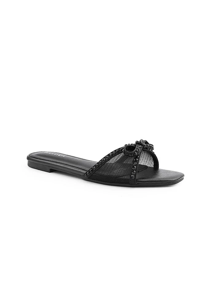 IconStyle Simple and clean flat sandal for everyday wear.