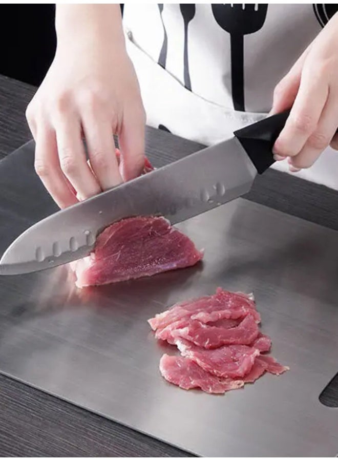 أوتدور.ماركت لوح تقطيع من الستانلس ستيل 304 للمطبخ (34×24 سم) – لوح تقطيع مزدوج الجانبين من الفولاذ الغذائي لتقطيع اللحوم والخضروات والفواكه والجبن، قوي، مضاد للانزلاق وسهل التنظيف ومقاوم للصدأ - Image 4