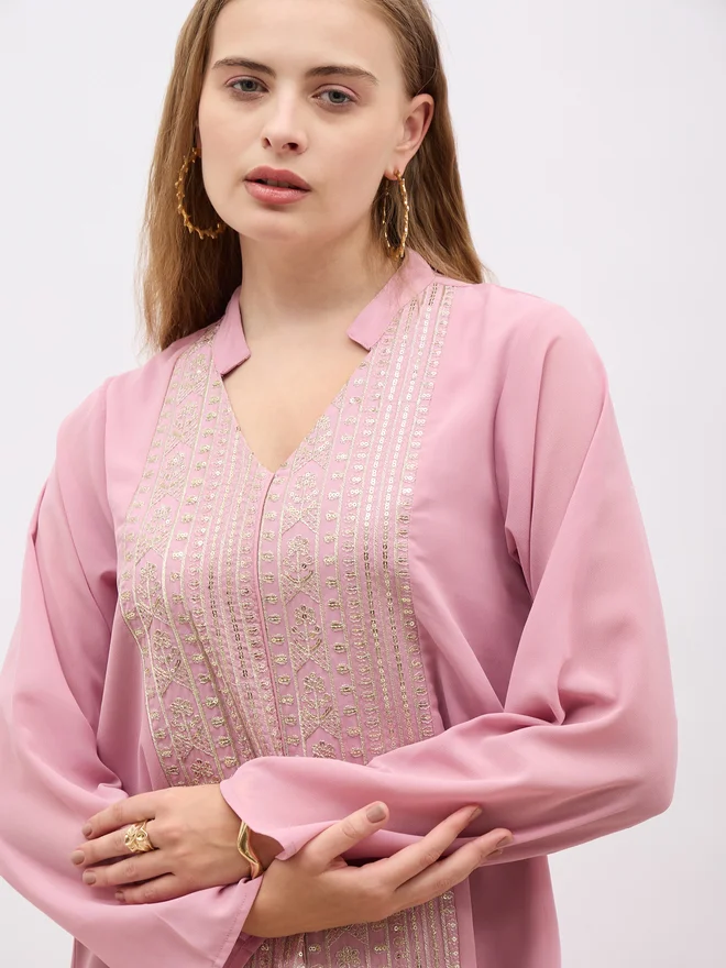 ستايلي جلابية مطرزة بالترتر من Styli بياقة