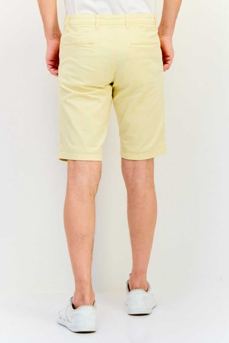 Celio شورتات تشينو صلبة للرجال، أصفر - Image 3