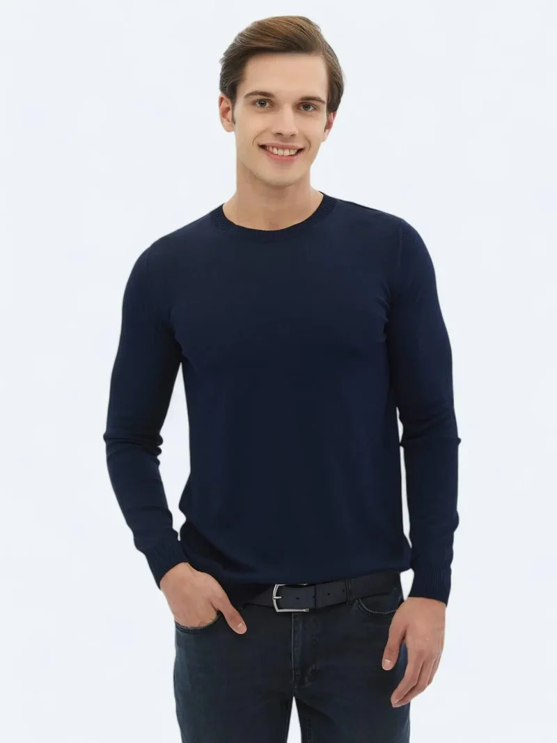 كيب سويت شيرت محبوك باللون الأزرق الداكن