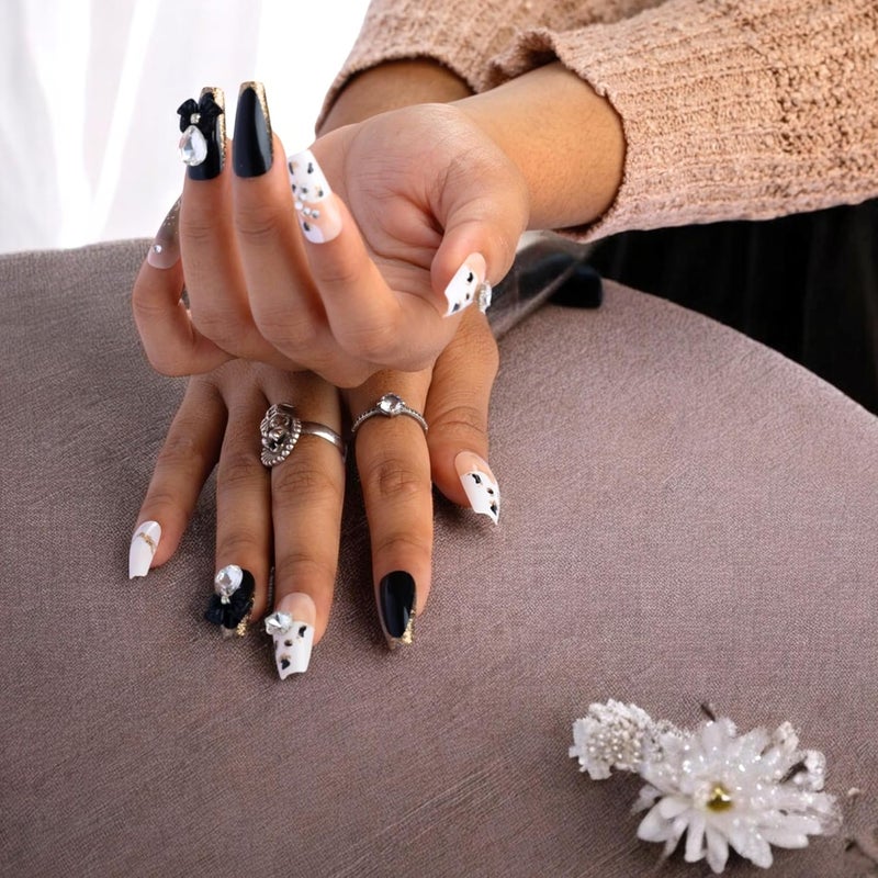 Evona 24pcs Detachable False Nails French Press on Nails Short Square Fake Nails Artificial Nail Set With Glue Square False Nails Press on Fingernails for Women Girls - Image 3