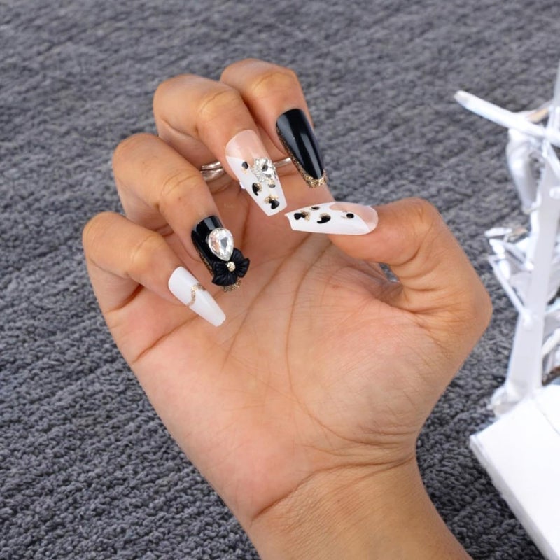 Evona 24pcs Detachable False Nails French Press on Nails Short Square Fake Nails Artificial Nail Set With Glue Square False Nails Press on Fingernails for Women Girls - Image 2