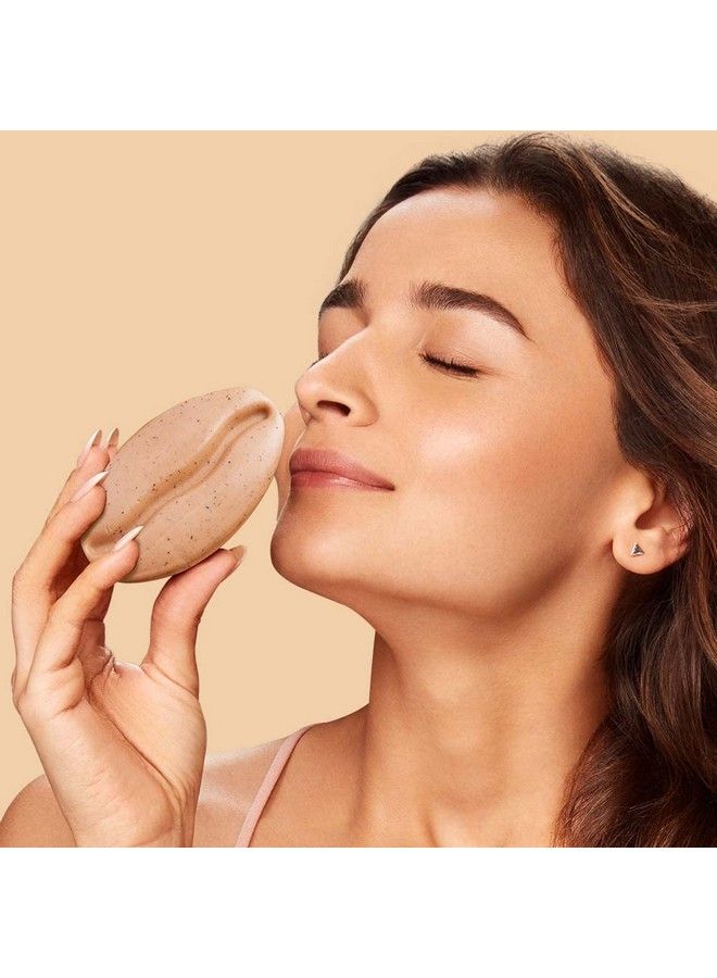 MCaffeine صابون استحمام مقشر بحليب القهوة واللوز والكراميل؛ صابون استحمام لإزالة السمرة لتلميع وترطيب البشرة؛ صابون نباتي 100% برائحة القهوة المنعشة؛ طبيعي ونباتي 100% - Image 3