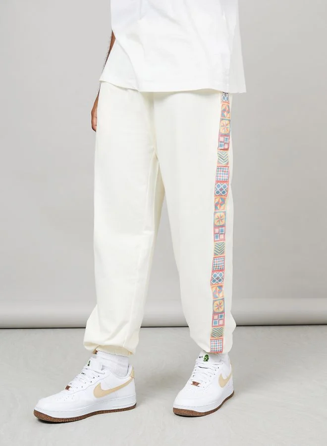 Styli Side Printed Motif Relaxed Fit Jogger