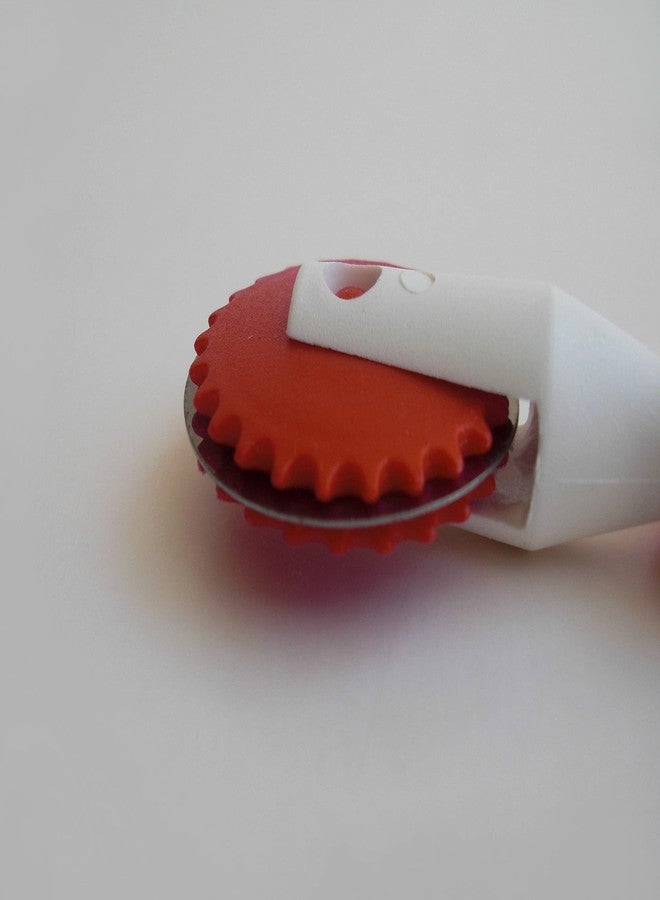 Tredoni 1.6" Dough/Ravioli Stamp Cutter & Sealer Wheel - 4cm Pastry/Pasta Maker, Wooden Handle - Image 4