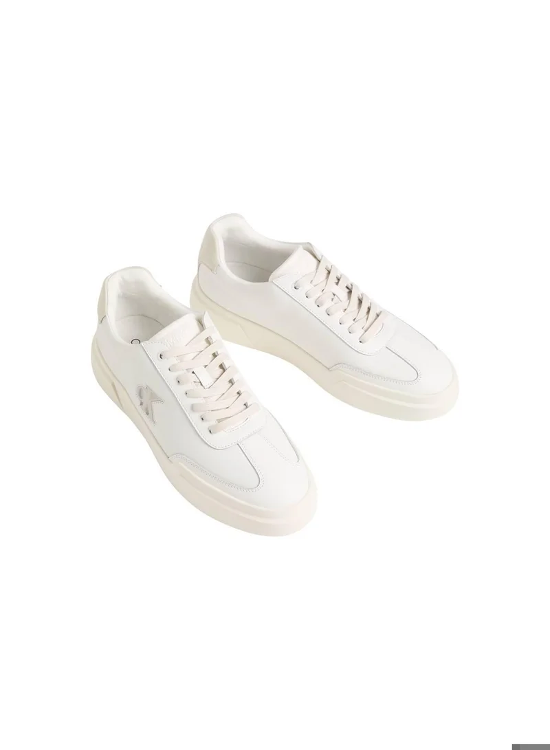 كالفن كلاين كلفن كلاين أفينيو - حذاء رياضي من الجلد مزين بشعار