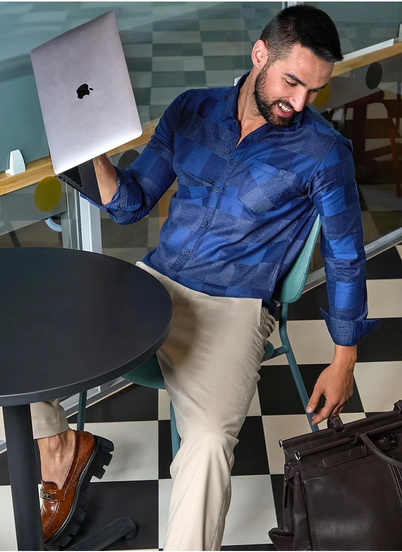 كامبوس سوترا Campus Sutra Men's Denim Blue Buffalo Checked Shirt For Casual Wear | Spread Collar | Long Sleeve | Button Closure | Cotton Shirt Crafted With Comfort Fit For Everyday Wear
