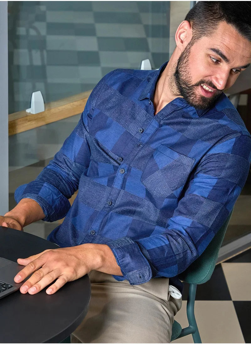 كامبوس سوترا Campus Sutra Men's Denim Blue Buffalo Checked Shirt For Casual Wear | Spread Collar | Long Sleeve | Button Closure | Cotton Shirt Crafted With Comfort Fit For Everyday Wear