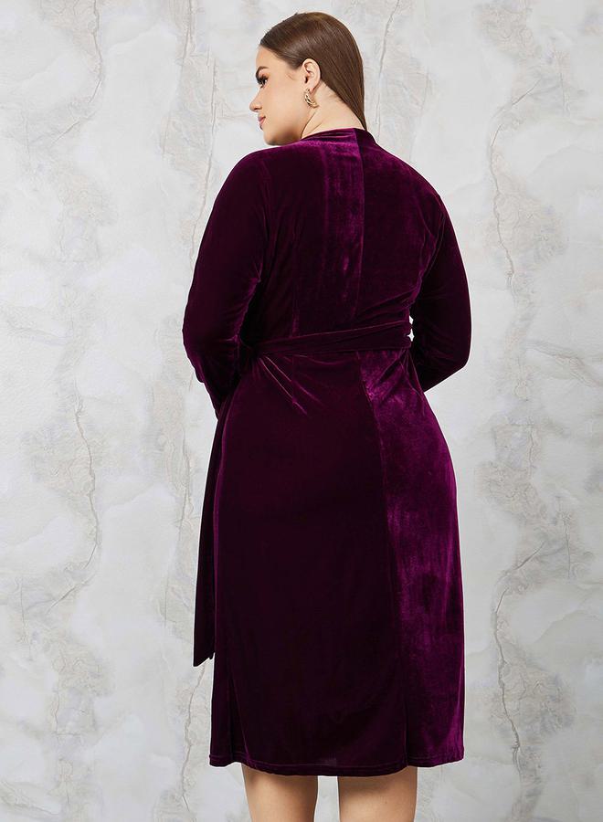 Styli Velvet Wrap Midi Dress - Image 4