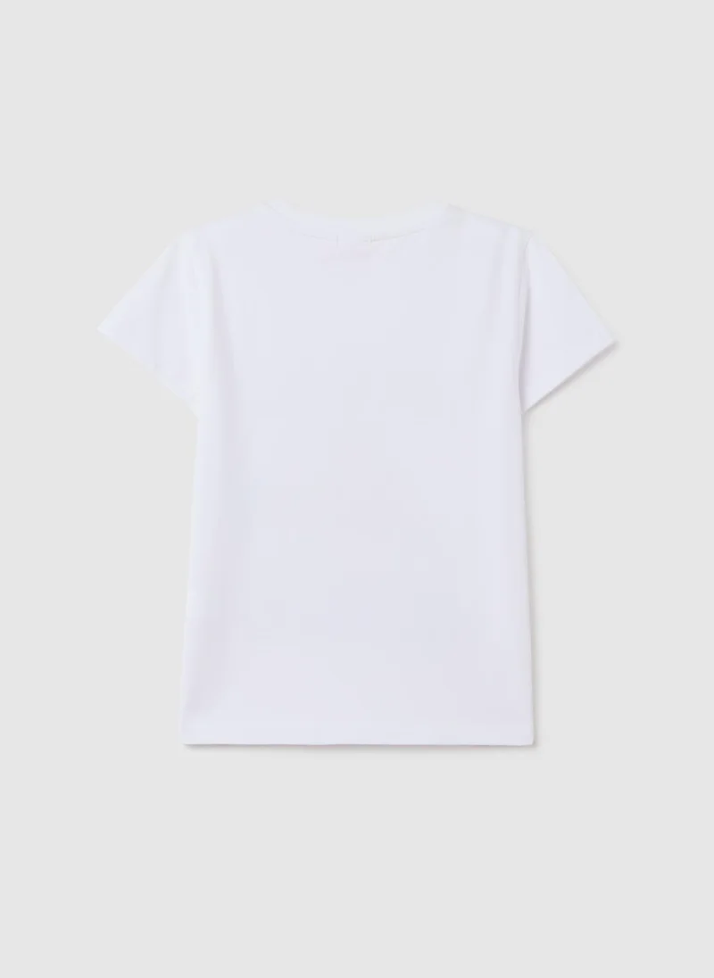 او في اس تيشيرت قطن أبيض مطاطي للبنات بطبعة باربي