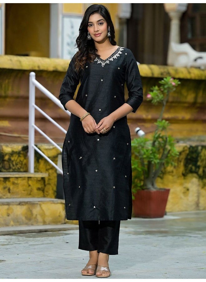 AKS Floral Embroidered Regular Straight Kurta with Trousers - Image 1