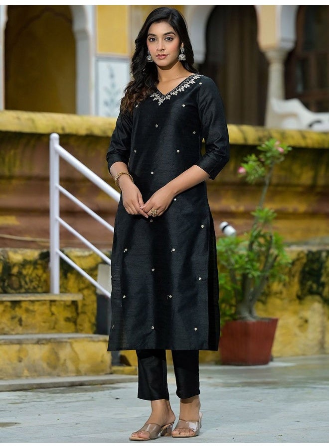 AKS Floral Embroidered Regular Straight Kurta with Trousers - Image 4
