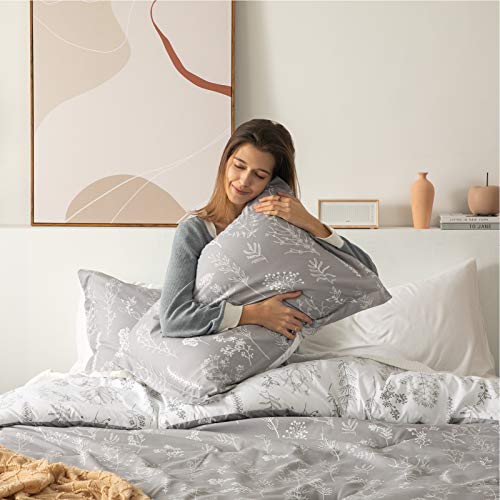 Bedsure King Comforter Set - Grey Bed Set, 3 Pieces Cute Floral Bedding, 1 Soft Reversible Botanical Flowers Comforter and 2 Pillow Shams - Image 4