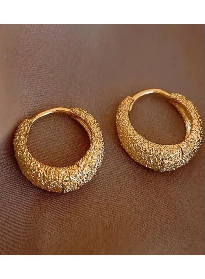 Elegant Vintage-Inspired Hoop Earrings for Women – Copper Material, Classic French Luxe Design, Fashionable Matte Golden Finish – Versatile for Daily and Vacation Wear, One Pair - Image 2