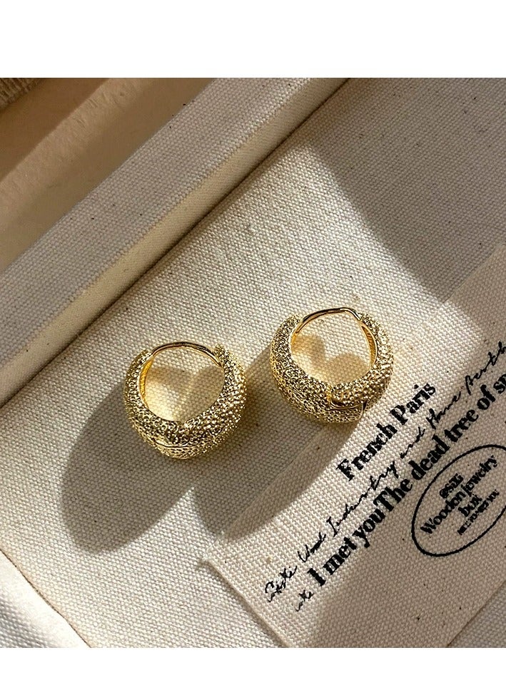 Elegant Vintage-Inspired Hoop Earrings for Women – Copper Material, Classic French Luxe Design, Fashionable Matte Golden Finish – Versatile for Daily and Vacation Wear, One Pair - Image 4