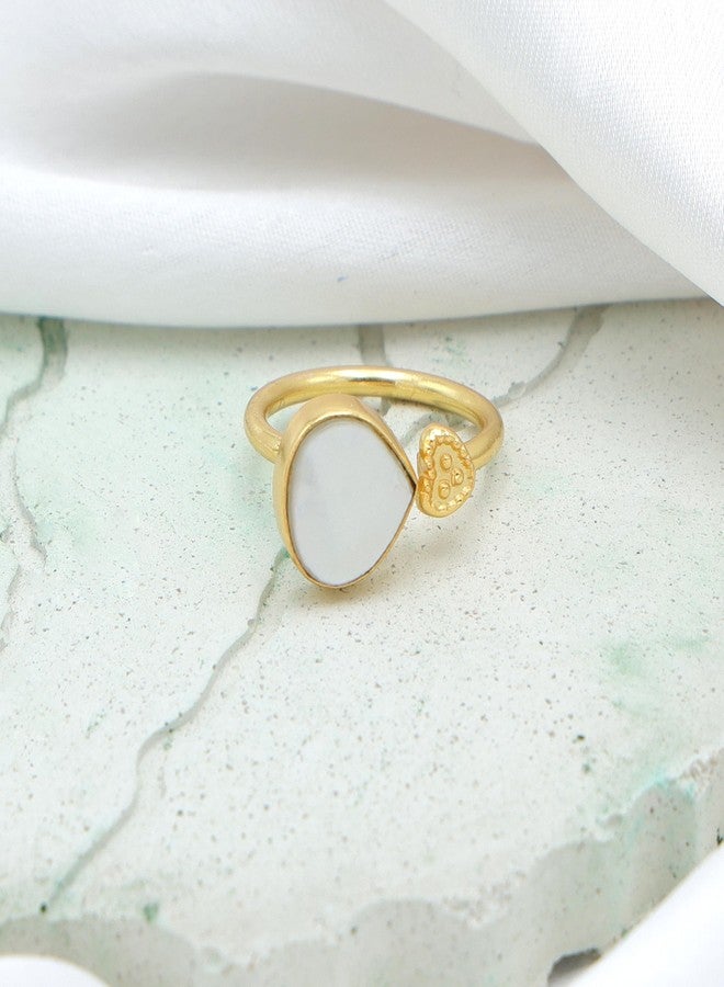 Dua Mother of Pearl Heart Ring – Romantic Gold-Plated Pearl Jewelry, Timeless Elegance - Image 2