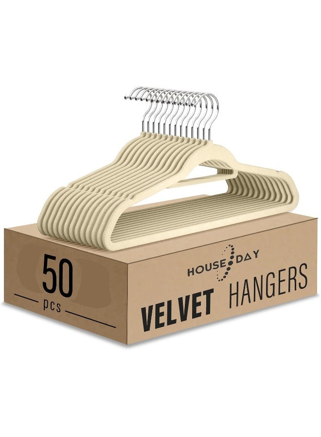 HOUSE DAY مجموعة 50 شماعة ملابس من هاوس داي، شماعات معطف مخملية غير قابلة للانزلاق، موفرة للمساحة، للبالغين L16.8 D1/4 بيج، مقاس واحد - Image 1