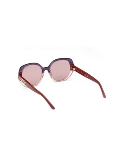 GUESS نظارة شمسية نسائية دائرية - GU7911_71Y - مقاس العدسة: 55 ملم  - Image 3