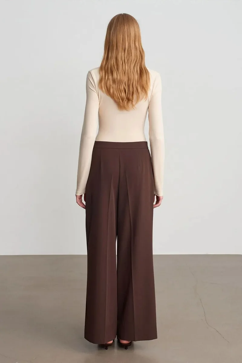 ديلفين DILVIN Wide-leg Belted Crepe Trousers