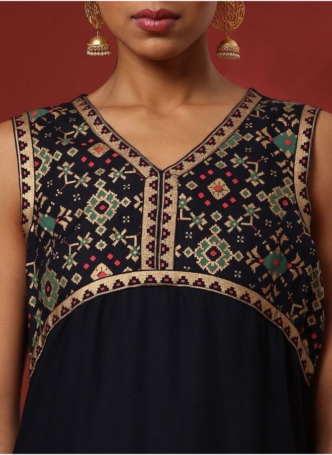 Abhishti curved hem printed 2pc kurta set-navy  - Image 2