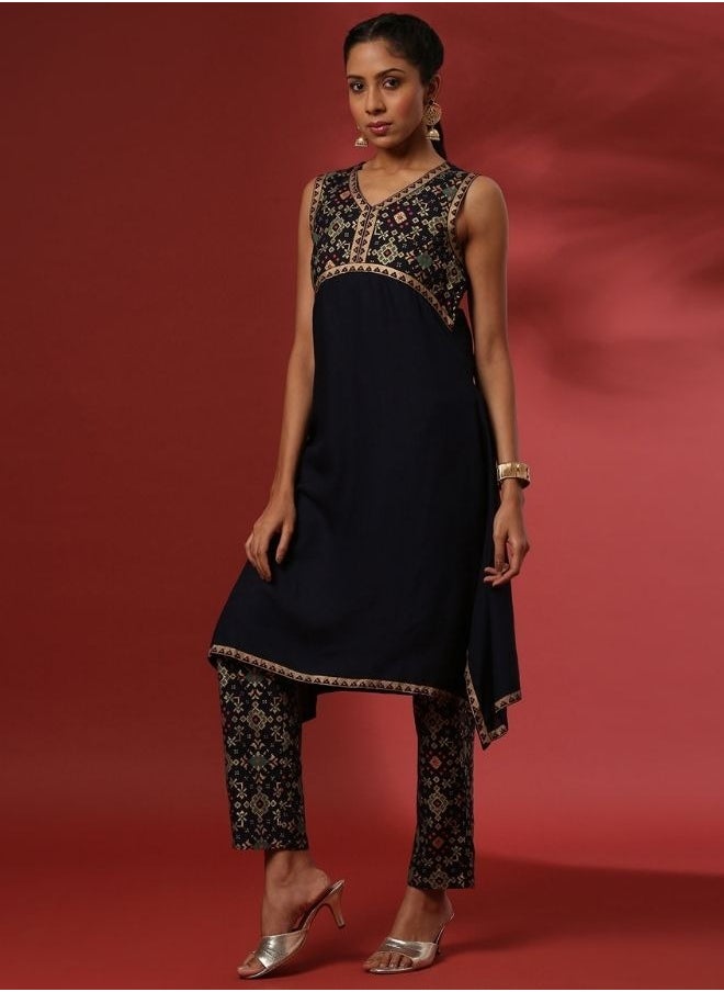 Abhishti curved hem printed 2pc kurta set-navy  - Image 3