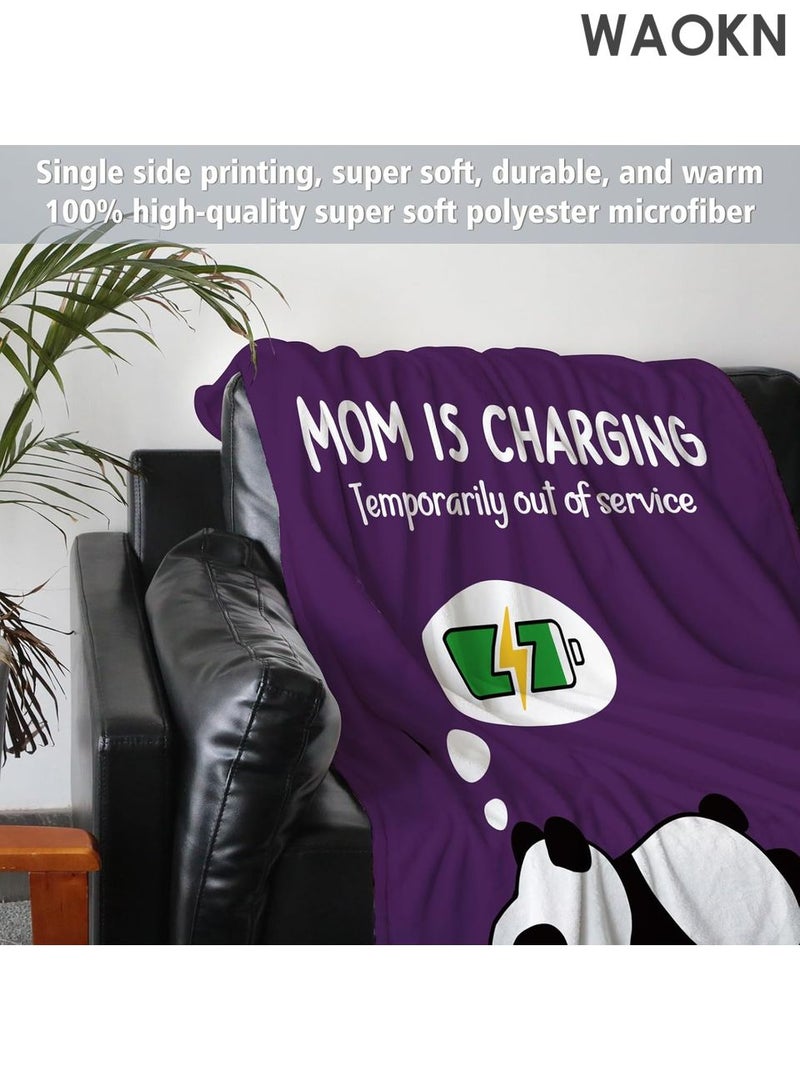 دبليو أيه أو كي أن بطانية ركنية مضحكة لمنع الشخير للأم - بطانية عملية لقيلولة السفر، 60 بوصة × 50 بوصة، مصنوعة من الصوف الناعم، هدية لأعياد الميلاد والتقاعد - أفضل هدية من الابنة/الابنة للأم - هدايا مبتكرة بتصميم فكاهي (أرجواني) - Image 3