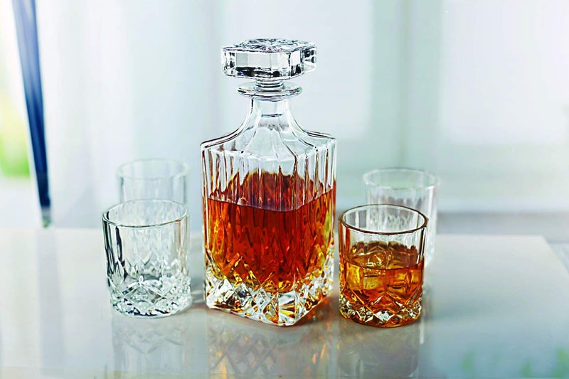 Circleware Wellfort Whiskey Decanter Entertainment Set of 5, 1 Liquor Dispenser Beverage Bottle with Square Stopper and 4 Matching Bar Drinking Glasses, 710ml Carafe & 7.5 oz Cups, Clear - Image 3