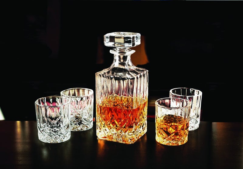 Circleware Wellfort Whiskey Decanter Entertainment Set of 5, 1 Liquor Dispenser Beverage Bottle with Square Stopper and 4 Matching Bar Drinking Glasses, 710ml Carafe & 7.5 oz Cups, Clear - Image 2