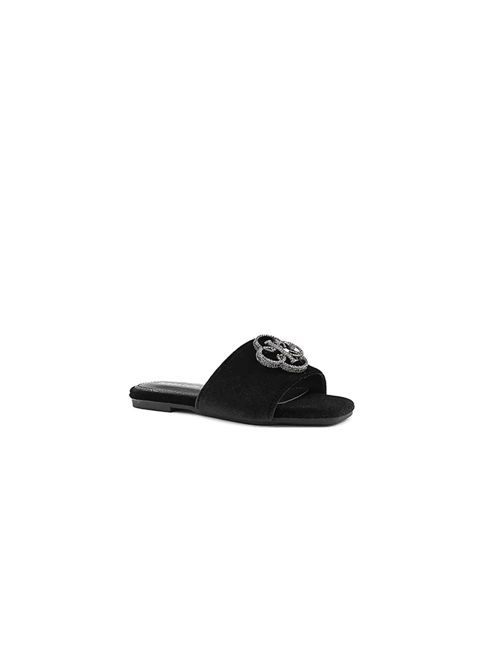 أيقون Durable and comfortable sandals suitable for all occasions.