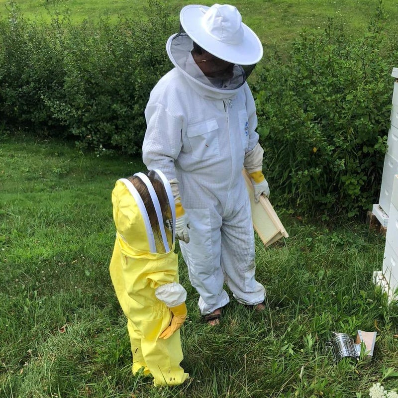 Luwint Kids Beekeeping Suits - Full Body Protection Children Bee Beekeeper Jacket with Gloves and Ventilated Hood (4'2''-4'7'' Height) - Image 3