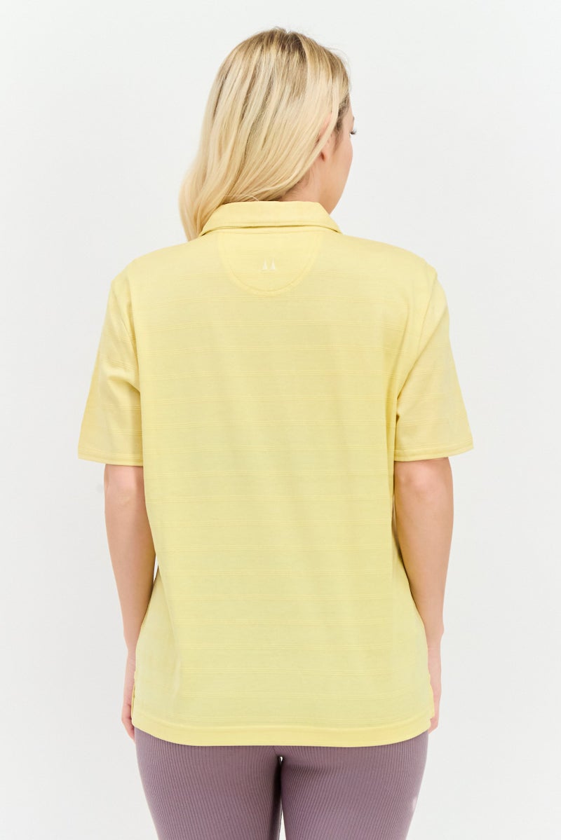 Greg Norman تي شيرت بولو خارجي قصير الأكمام للنساء، أصفر - Image 3