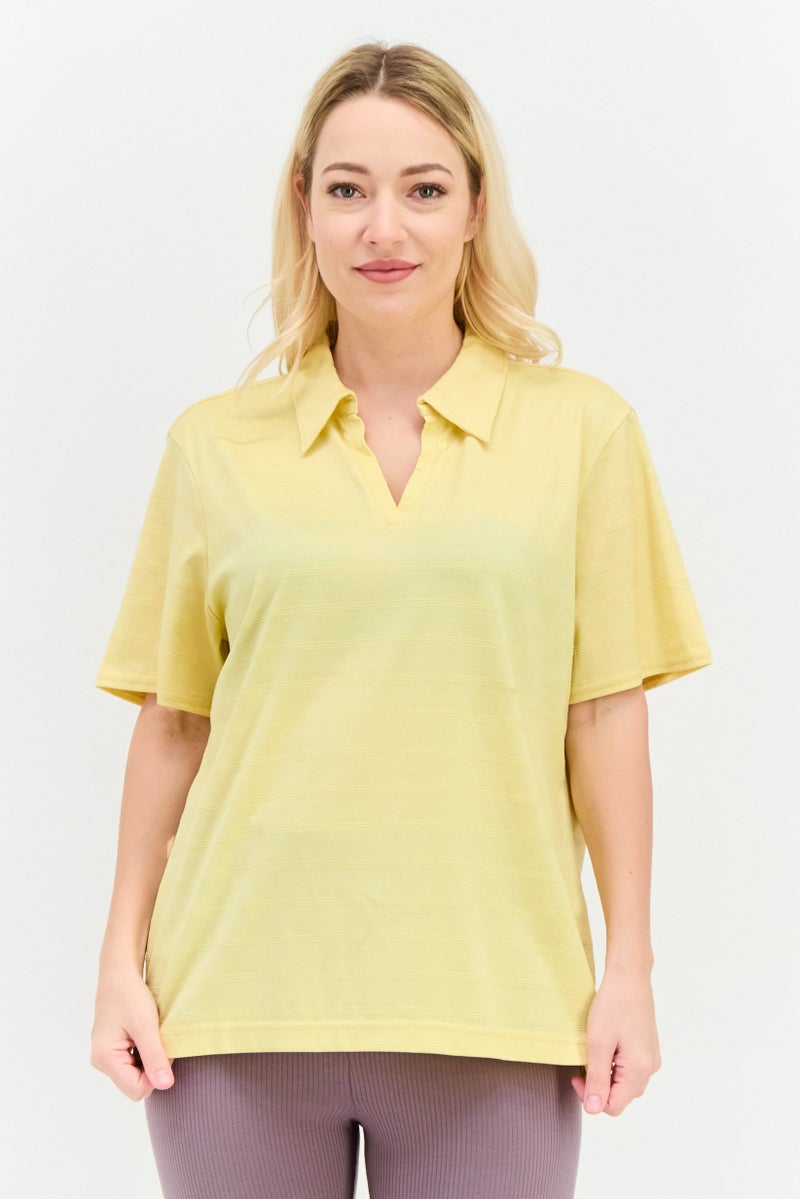 Greg Norman تي شيرت بولو خارجي قصير الأكمام للنساء، أصفر - Image 1