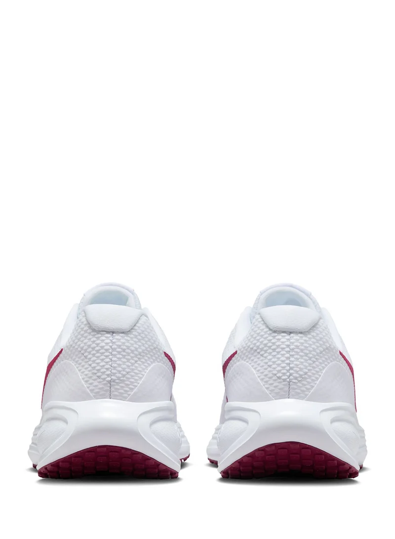 Nike Revolution 8