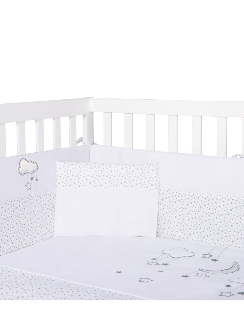 NINI Nini Baby 4-Piece Crib Bedding Set, Sweet Dreams Star Print, 100% Cotton, Includes Fitted Sheet, Comforter, Pillow, Cushioned Reversible Cot Bumper, Fits Cots/Cribs Up to 70x140 cm  - Image 3