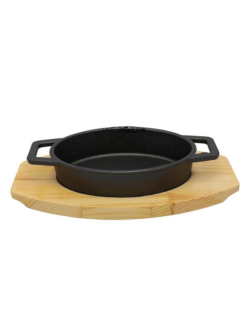 مقلاة من الحديد الزهر بيضاوية الشكل مقاس 17سم*12سم مع مقابض جانبية و قاعدة خشبية | صينية للتحمير و الطبخ و الشواء من الحديد المصبوب أمنة للاستخدام في الفرن - Image 1