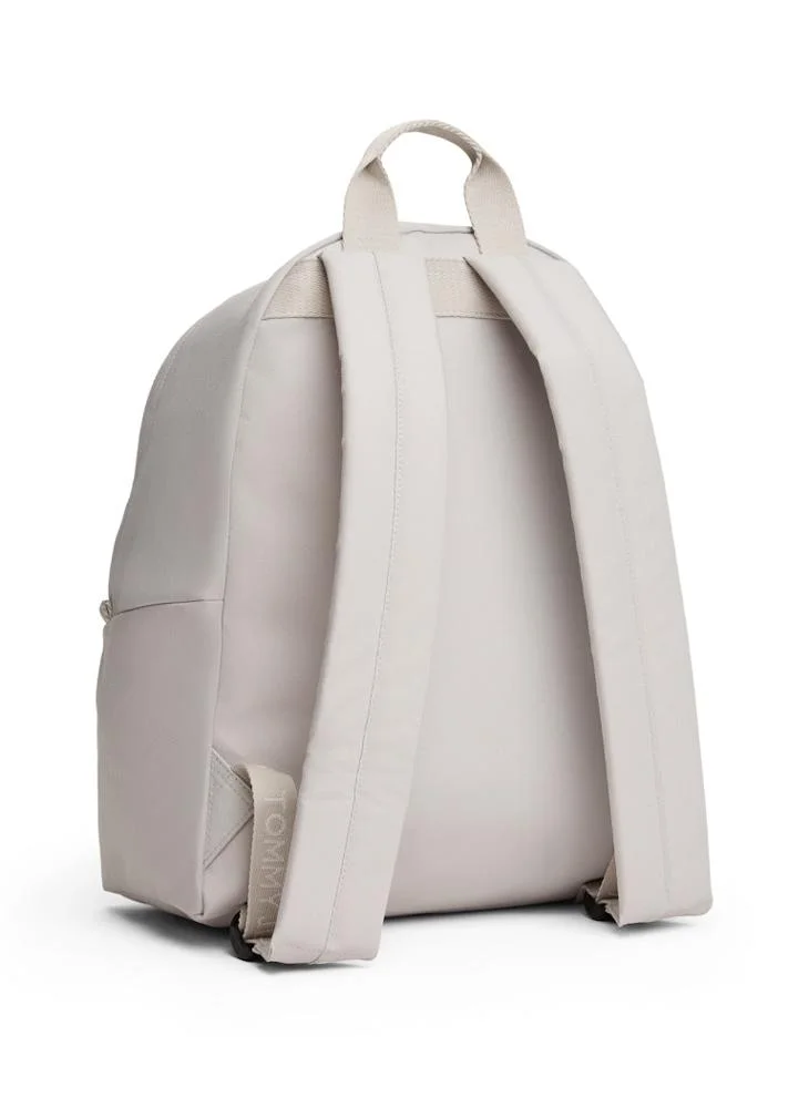 تومي جينز حقيبة ظهر مزينة بشعار العلامة التجارية