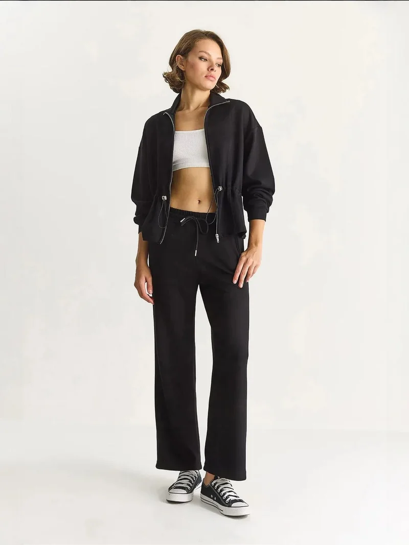 بيانكو لوتشي طقم نسائي جاكيت بأكمام طويلة وبنطلون واسع من لوتشي