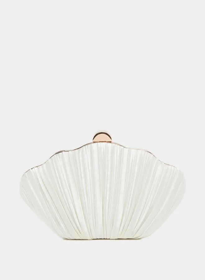 ستايلي شنطة كلاتش بيضاء مطوية بحزام سلسلة