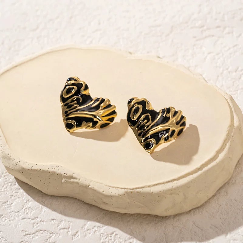 حلق أستانليس ستيل ذهبي × أسود شكل قلب