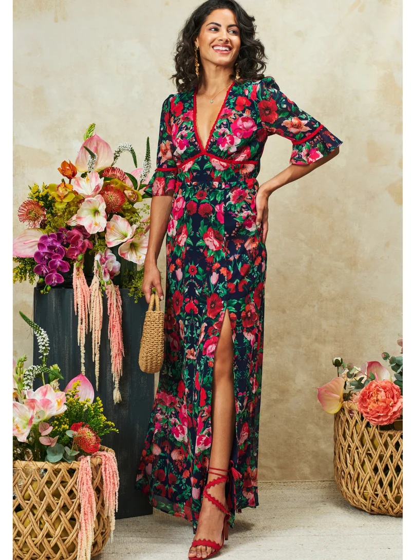 هوب اند ايفي فستان ماكسي بفتحة فخذ وأكمام مكشكشة وظهر مفتوح مزين بالدانتيل