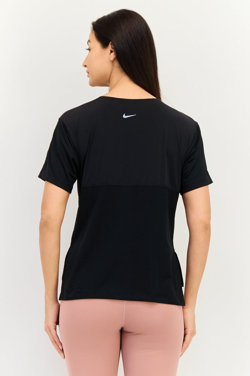Nike تي شيرت رياضي نسائي قصير الأكمام للجري، أسود - Image 3