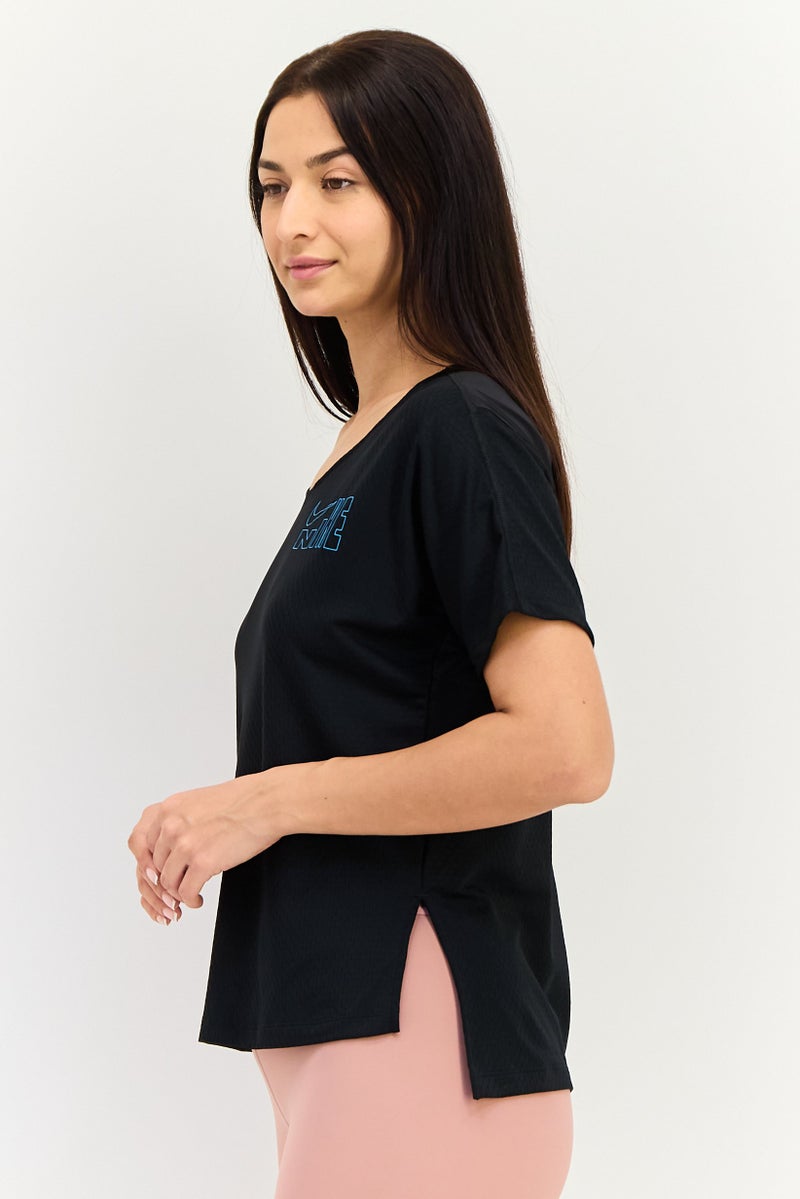 Nike تي شيرت رياضي نسائي قصير الأكمام للجري، أسود - Image 2