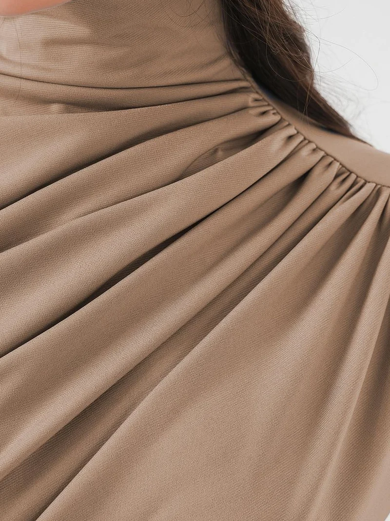 بيغ دارت بلوزة بياقة مدورة من  بتفاصيل درابيه