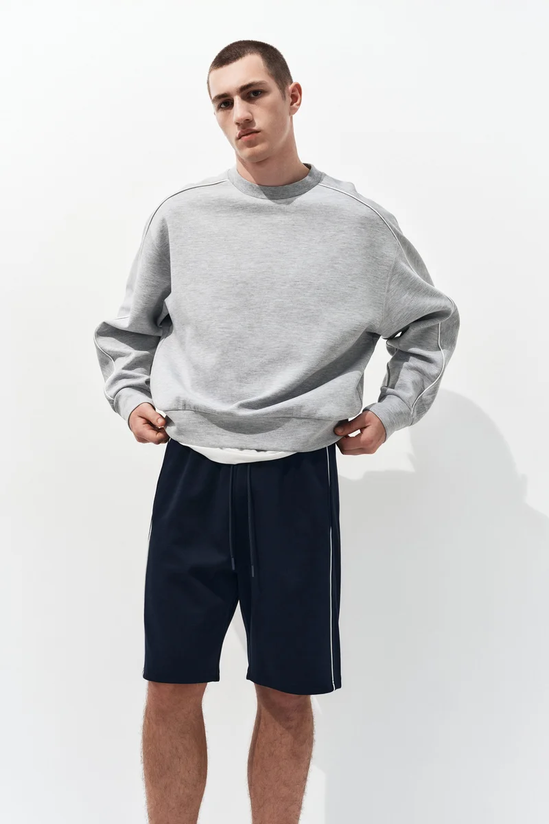 Loose Fit Sports shorts with DryMove™