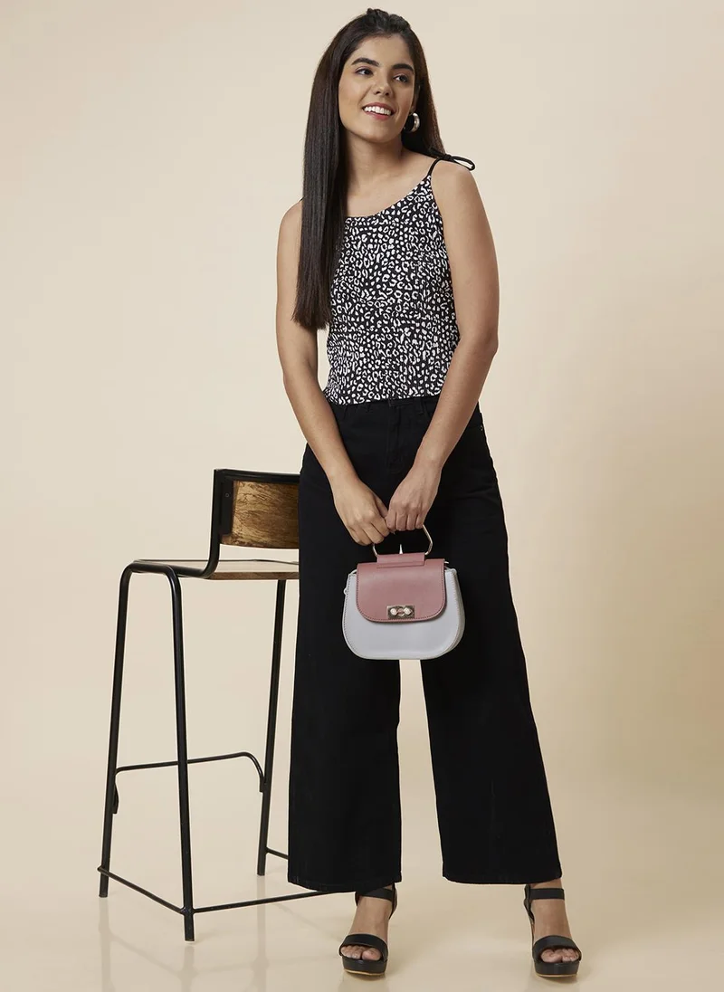 جلو باص بلوزة نسائية بطيات أكورديون بطبعة حيوانات باللون الأسود