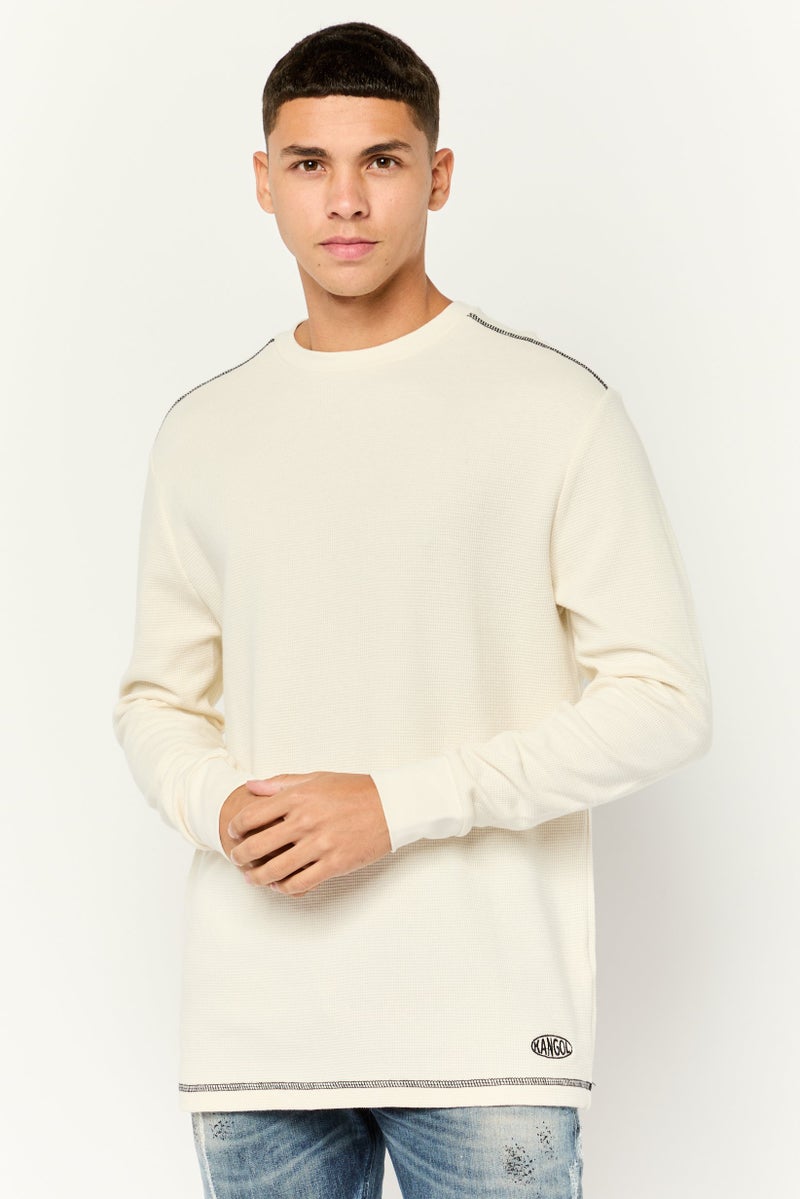 KANGOL سويت شيرت رجالي بأكمام طويلة وياقة دائرية مع شعار مطرز، عاجي - Image 1